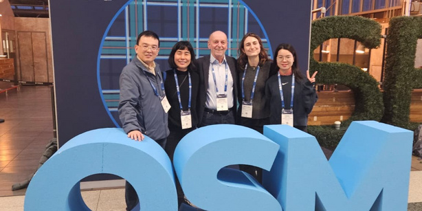 The picture shows a group of Microbial Oceanography Lab members at the OSM. 